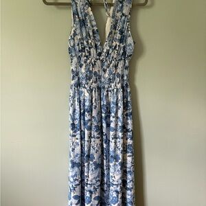 Crinkle Textured Smocked Waist Maxi Dress - Blue and White Floral